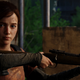 Ellie from the Last of Us holds a rifle.